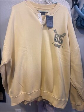 Abercrombie & Fitch Men's Creamy yellow Pullover Sweater with 65 Graphic